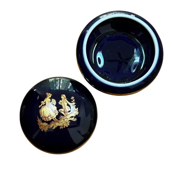 Vintage Limoges France porcelain trinket box cobalt blue & romantic gold design - Picture 3 of 8